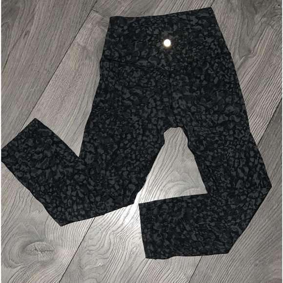Lululemon Align Crop size 4 with a 21" inseam Wild Thing Camo Deep Coal Multi - Picture 11 of 13